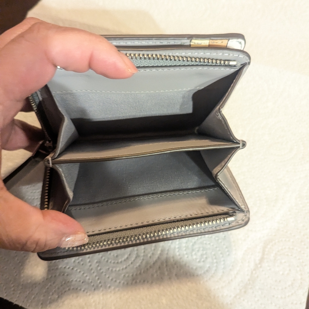 Tory Burch Pebble Leather Wallet in Light Gray - Picture 4 of 4